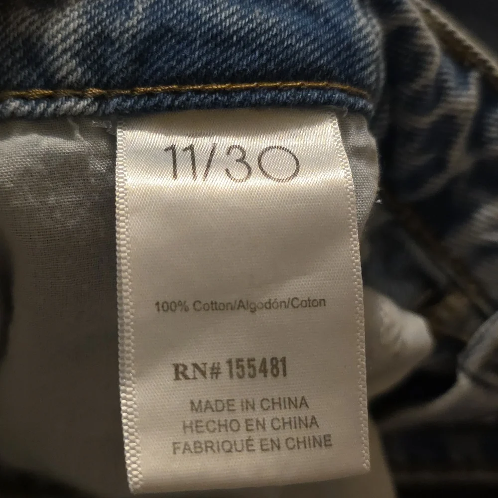 Simple Society Button Fly Distressed Jeans Womens- size 11/30- NWOT